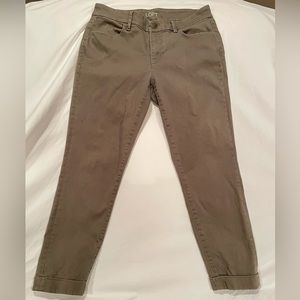 LOFT Curvy Skinny Ankle Pants in Olive size 6